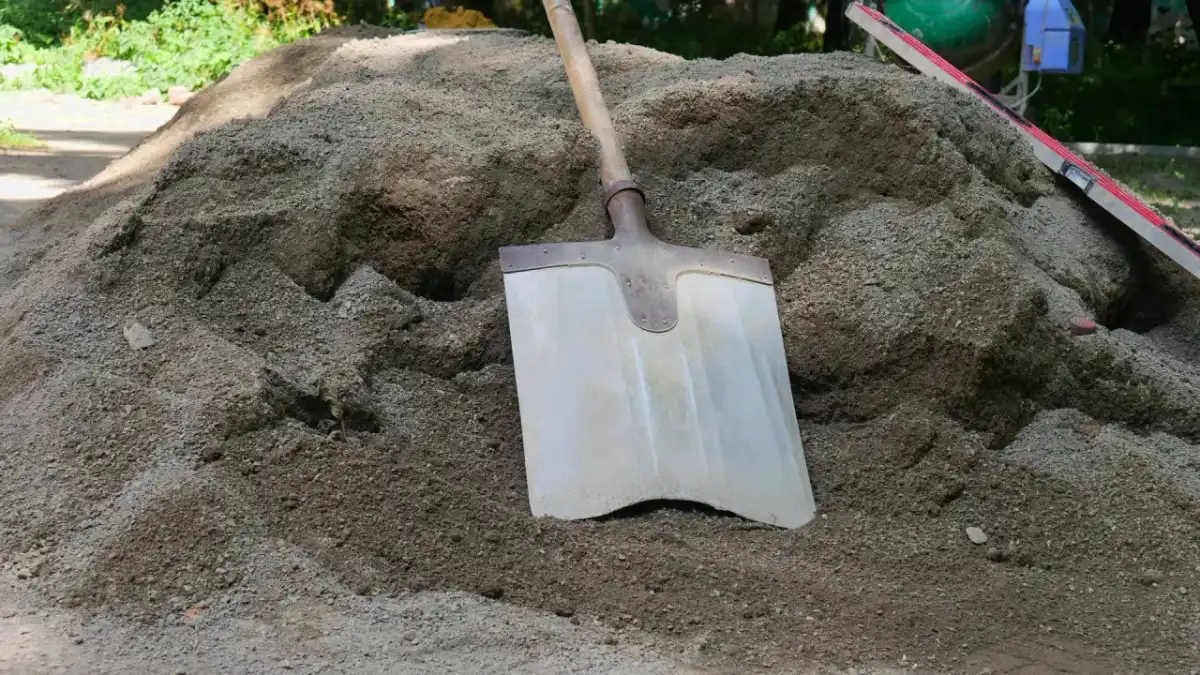 Beton B10 na łopaty - proporcje, woda i zastosowanie